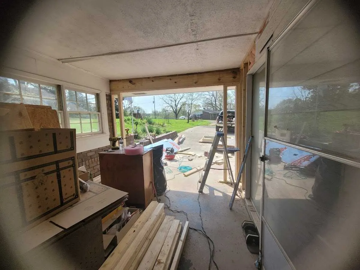 Air movers and dehumidifier for Drying & Dehumidification in Marquette